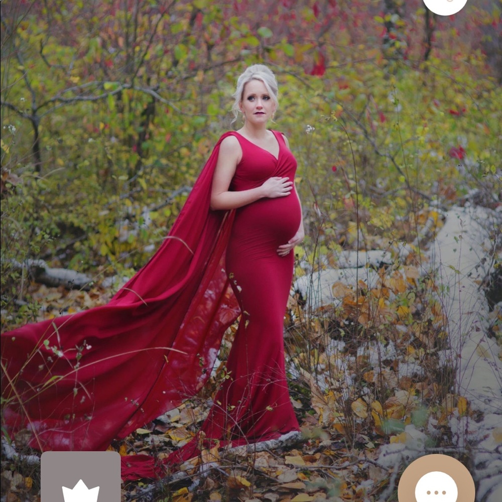 2 Maternity shoot gowns (white and yellow)